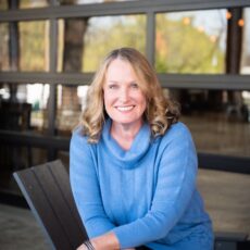 Beth Bradner Davis Headshot